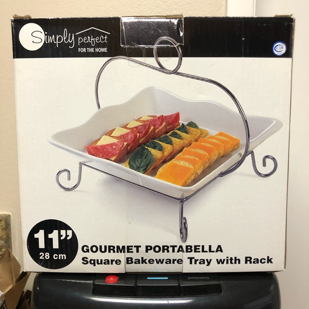 Bakeware Serving Tray with Rack - Picture 3 of 4